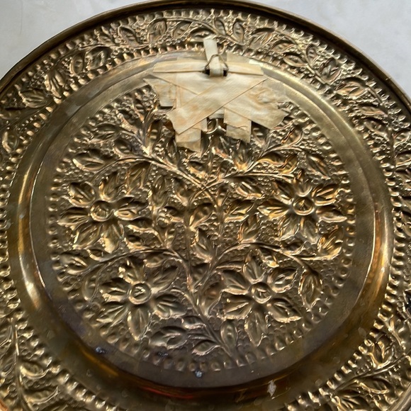 VINTAGE Large metal brass plates floral botanical gold set of two - Picture 8 of 8